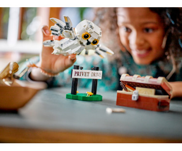 LEGO Harry Potter Hedwig at 4 Privet Drive