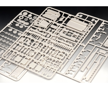 Revell Plastic Model 15 cm Panzerwerfer 42 auf sWS 1:72