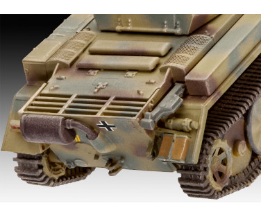 Revell Plastic Model PzKpfw II Ausf.L LUCHS (Sd.Kfz.123) 1:72