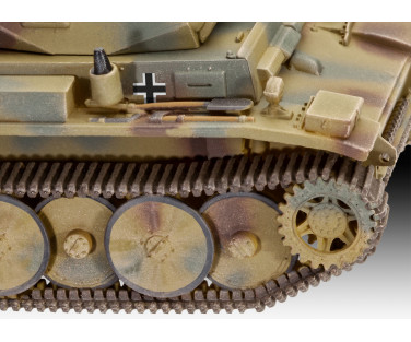 Revell Plastic Model PzKpfw II Ausf.L LUCHS (Sd.Kfz.123) 1:72