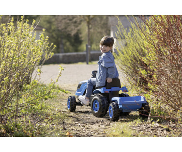 Smoby Traktor Blue Farmer XL with a Trolley